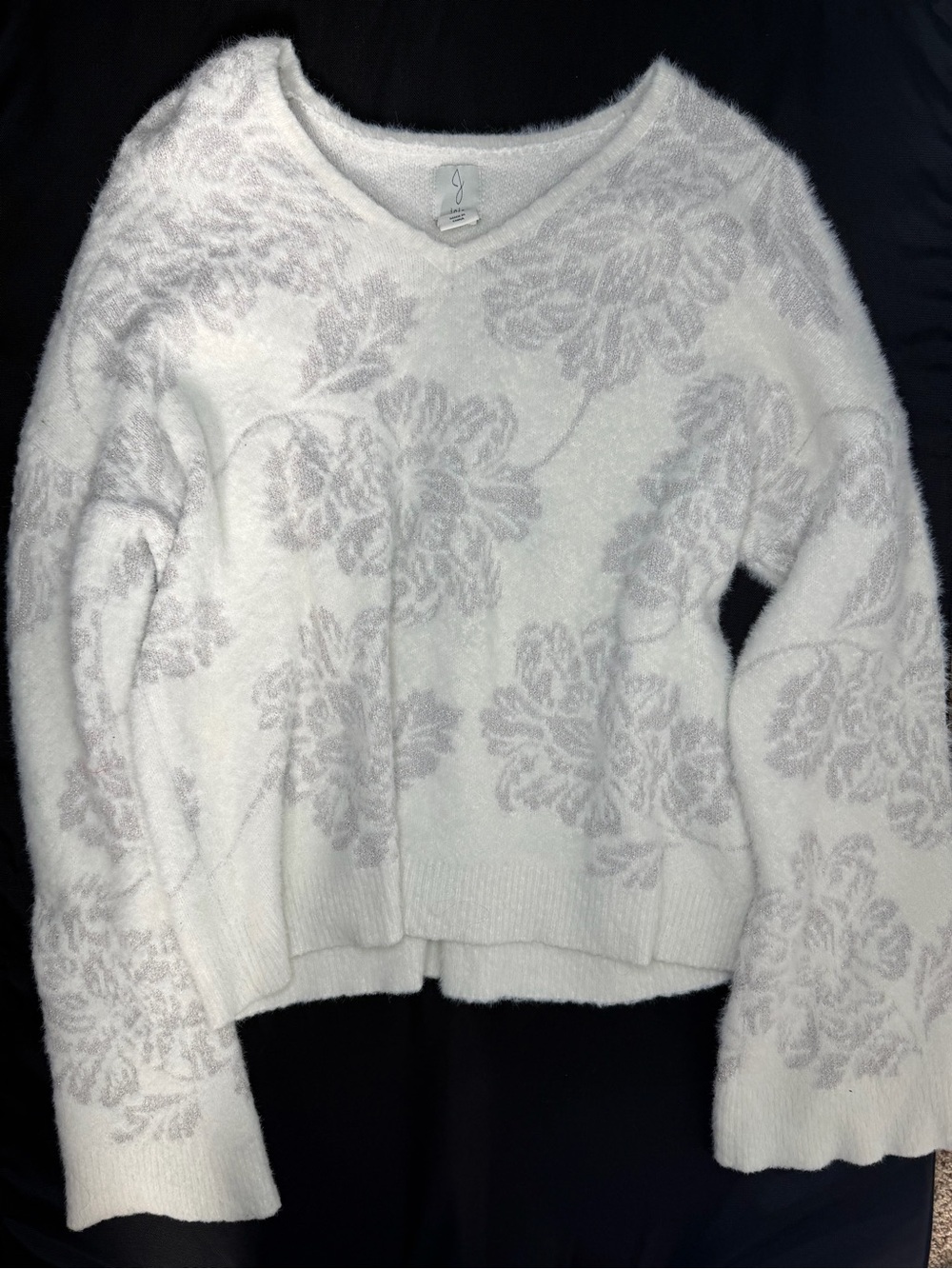Joie White V-Neck Floral Jacquard Sweater with Light Gray Pattern